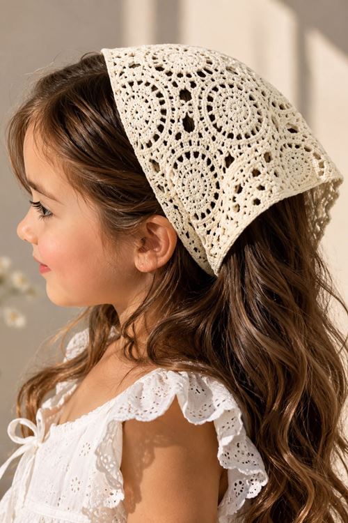 Miniğimin Cicileri Örgü Desenli Kız Çocuk Üçgen Bandana - Krem