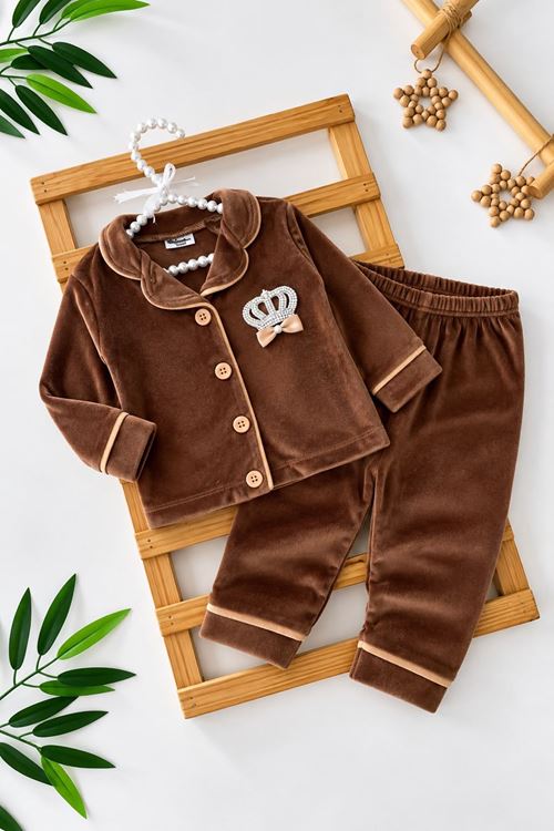 Taç İşleme Detaylı Kadife Erkek Çocuk Pijama Takımı - Kahverengi