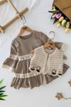 Miniğimin Cicileri Dantel Detaylı Örgü Yelekli Kız Çocuk 2’li Elbise Takım - Kahve
